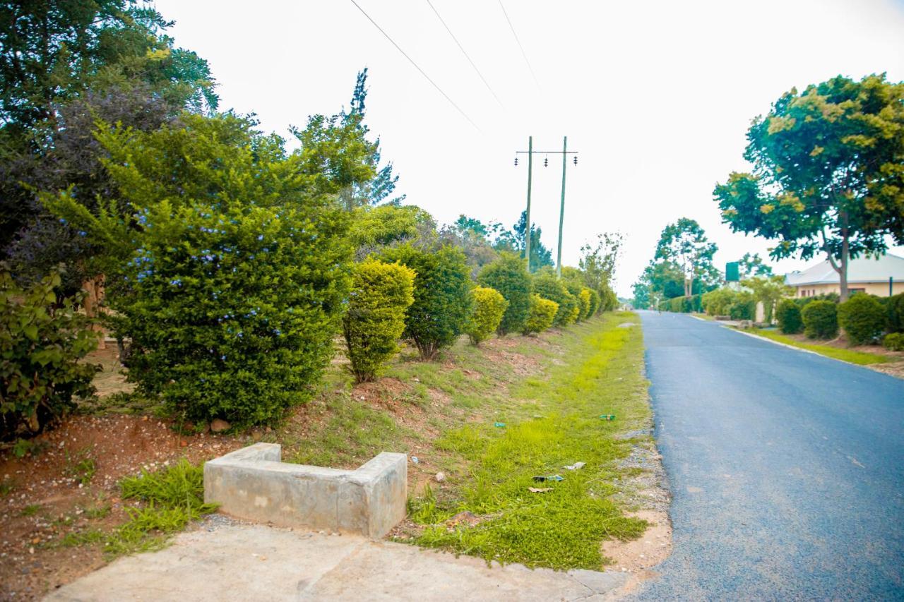 Sanctuary Aparthotel-Ac-Garden- Solar-Wi-Fi -Firepit-Park-Carport Lusaka Exterior foto