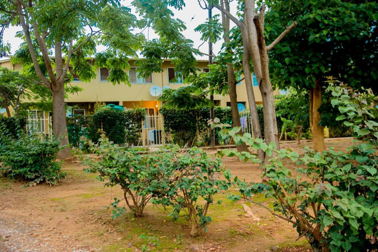 Sanctuary Aparthotel-Ac-Garden- Solar-Wi-Fi -Firepit-Park-Carport Lusaka Exterior foto