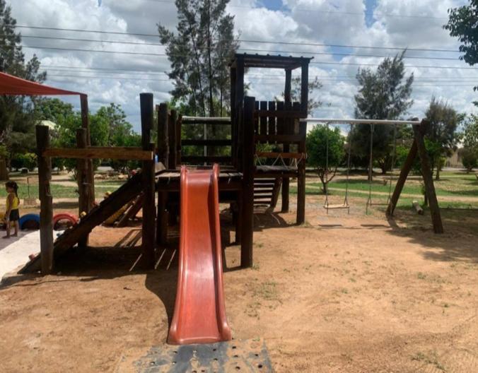Sanctuary Aparthotel-Ac-Garden- Solar-Wi-Fi -Firepit-Park-Carport Lusaka Exterior foto