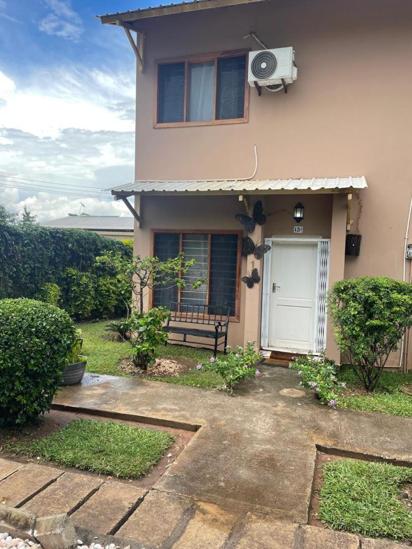 Sanctuary Aparthotel-Ac-Garden- Solar-Wi-Fi -Firepit-Park-Carport Lusaka Exterior foto